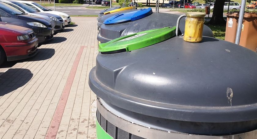 Gdy wpadnie klucz do śmietnika, zadzwoń po... strażnika