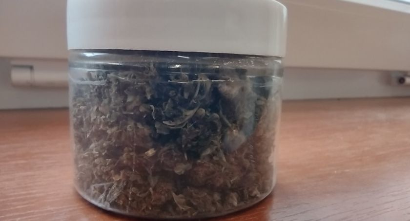 Zatrzymany ze słoiczkiem marihuany