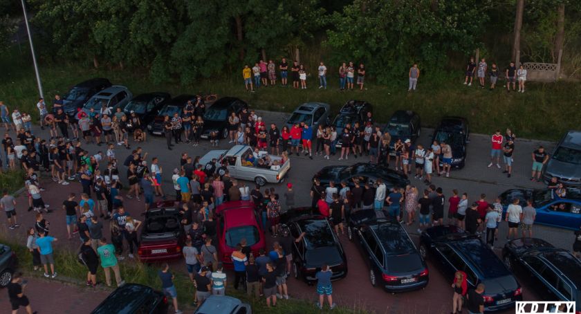 Szczecinek Night Racing po raz drugi. Dziesiątki samochodów o zmroku