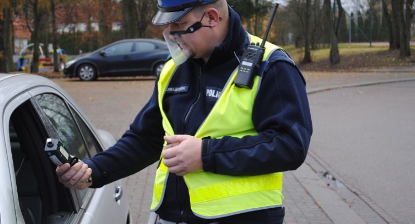 Tydzień na drogach: O sześciu pijanych za kółkiem mniej