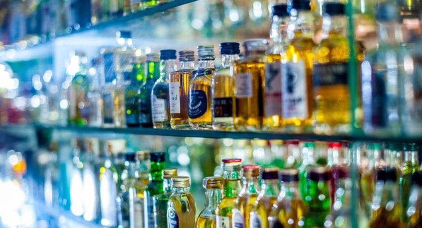 Spragniona alkoholu ukradła towar za tysiąc złotych