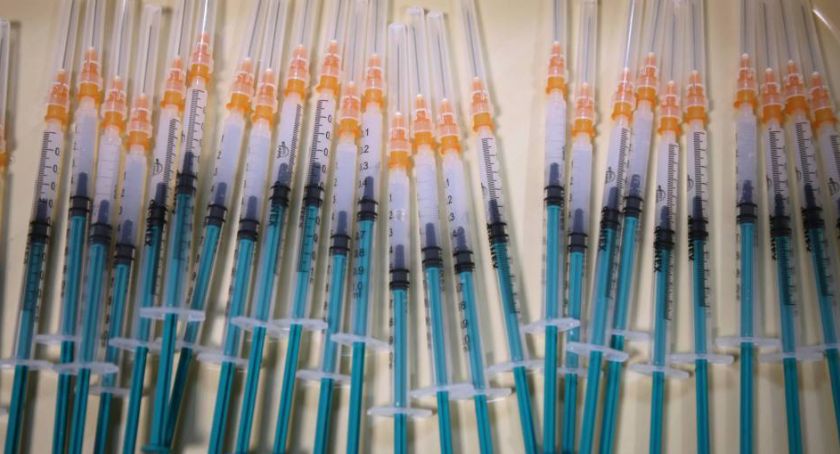 Podano ponad 35 mln dawek szczepionek przeciw COVID-19