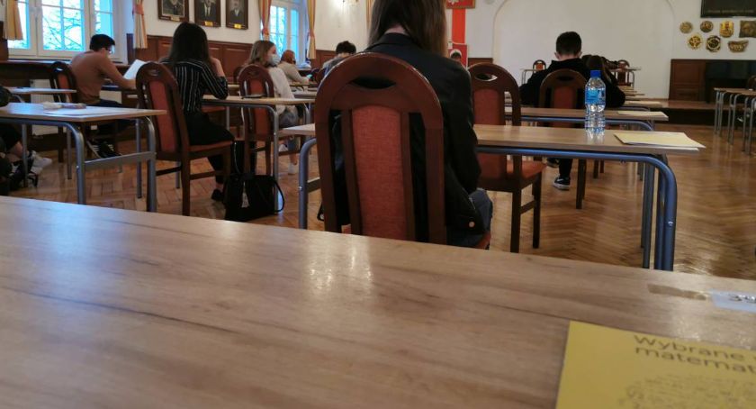 Ile osób w Szczecinku poprawia maturę?