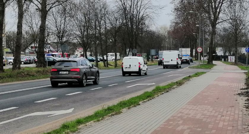Ul. Narutowicza z nowym przejściem dla pieszych. Przyjedzie wicewojewoda