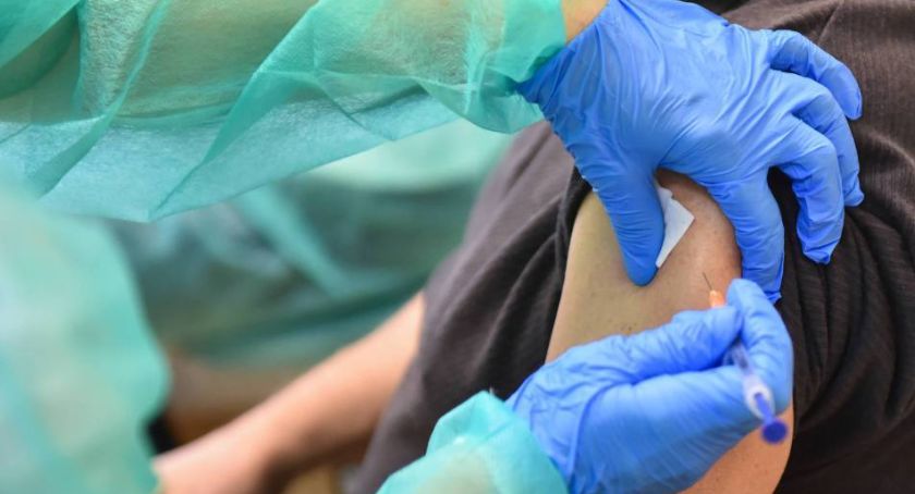 Szczepionki mRNA przeciwko COVID-19 nie powodują żadnych poważnych skutków zdrowotnych