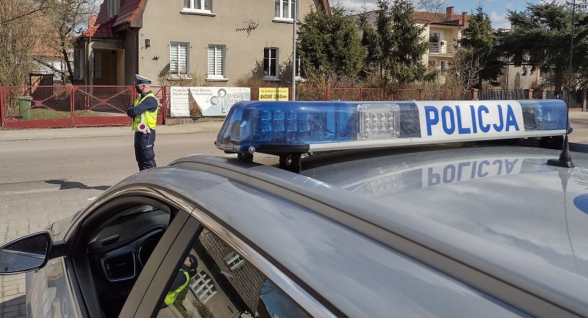 Pechowe grzybobranie, zatrzymani kierowcy i znaleziona marihuana