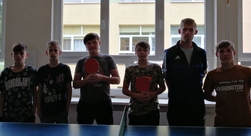 Rozpoczęcie roku na sportowo. W szkole na Świątkach trenują ile się da