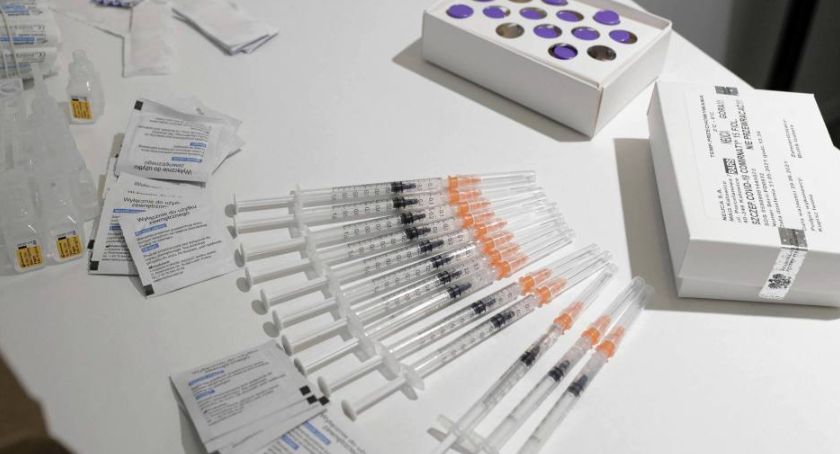 Paszporty covidowe stracą ważność? MZ: Okres przedłużenia jest obecnie przedmiotem analiz