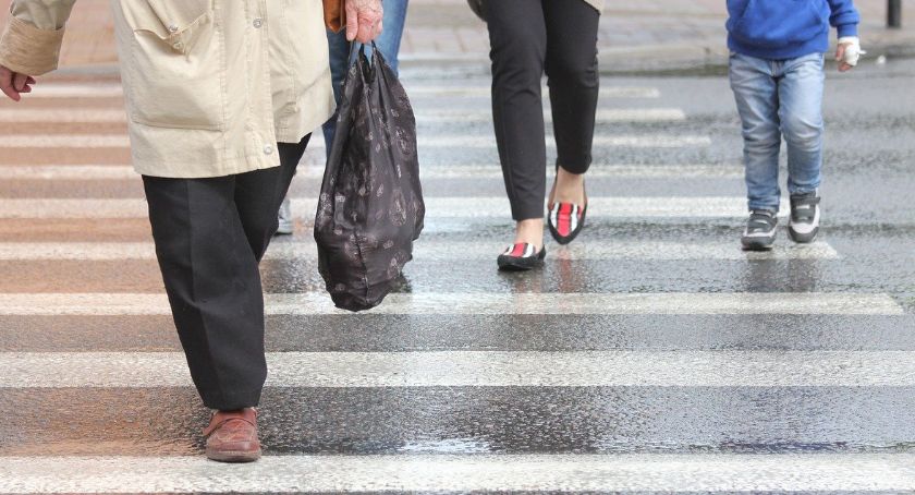 Czytelniczka o kierowcach w Szczecinku: Mają gdzieś przejścia dla pieszych