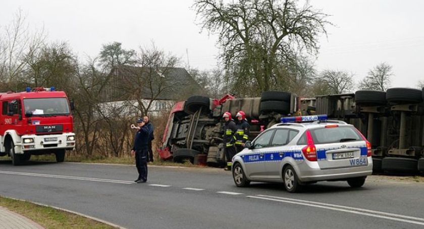 Niebezpieczny zakręt w Jeleniu. Radny powiatu prosi o interwencję