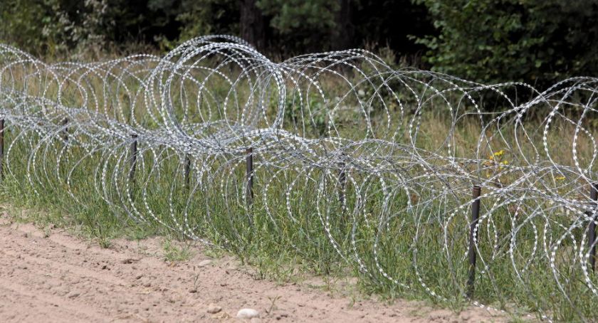 Policja: w nocy na granicy w pobliżu Kuźnicy bez prób siłowego przekroczenia