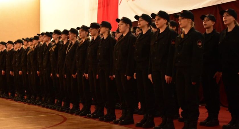 W ZS nr 6 ślubowali przyszli strażacy