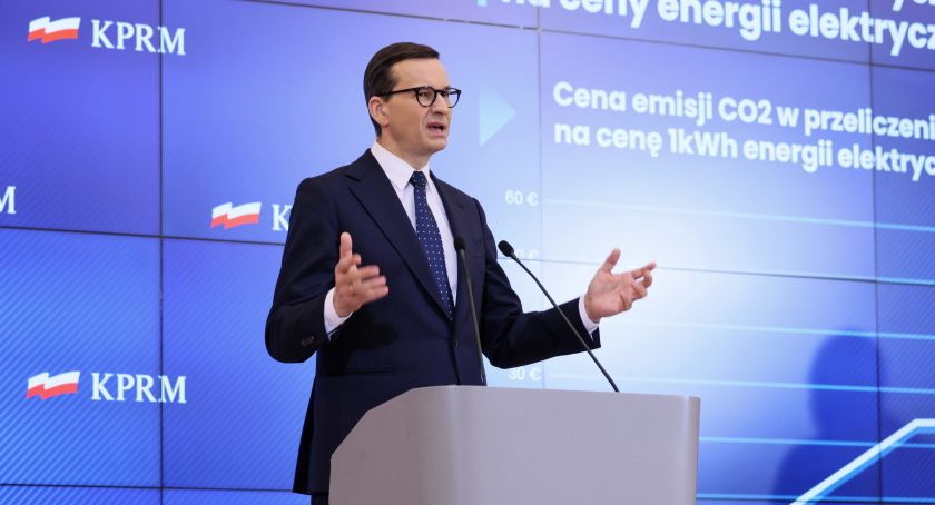 Premier o tarczy antyinflacyjnej: dodatek osłonowy dla gospodarstw domowych i obniżka cen paliw