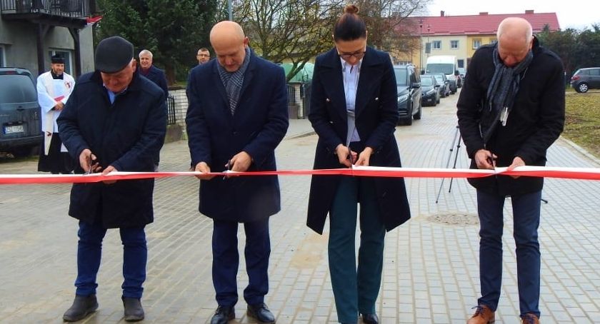 Mieszkańcy Barwic mogą już korzystać z wyremontowanych dróg