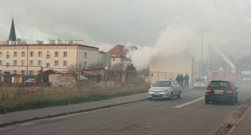 Groźne pożary i wypadek autobusu. Strażacki raport