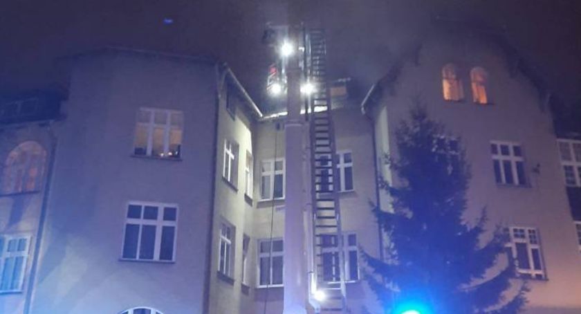 Po pożarze zostali odcięci od gazu. „Macie wodę, to możecie sobie podgrzać i się umyć”
