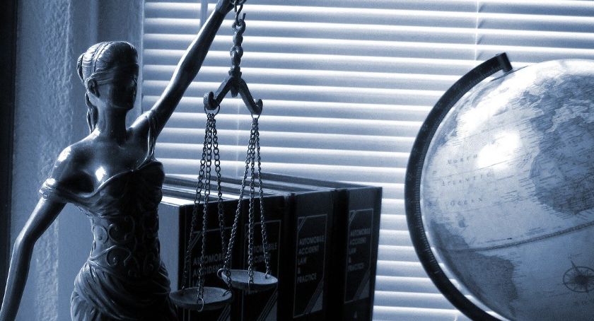 Dobry adwokat od spraw karnych – jak go znaleźć?
