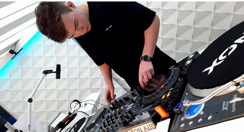 Jakub TOM4SOW Tomaszewicz w konkursie Polish DJs Chart. Ruszyło głosowanie