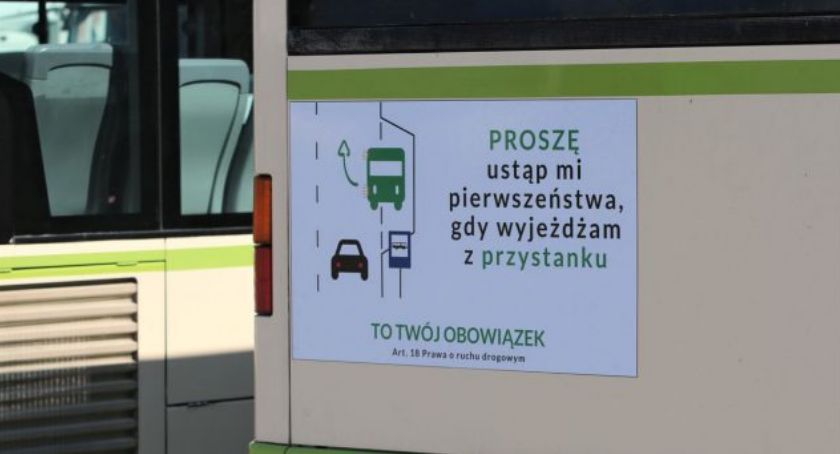 Autobusy w Szczecinku przypominają o ustąpieniu pierwszeństwa
