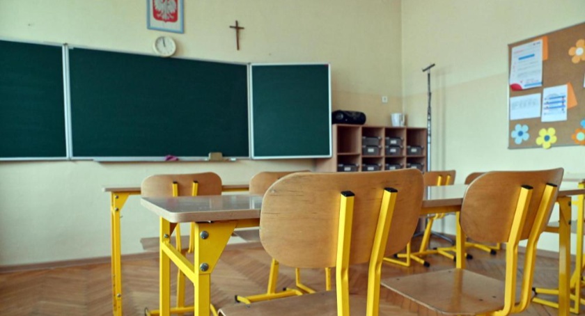 Czarnek: 10 stycznia szkoły wrócą do stacjonarnej nauki