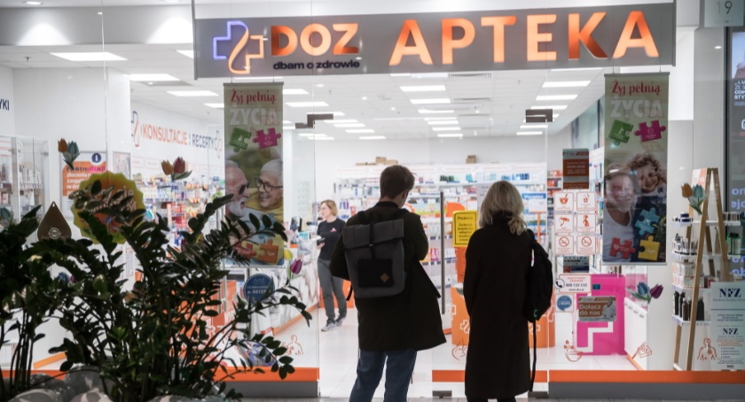 W środku czwartej fali pandemii pogarsza się dostępność leków