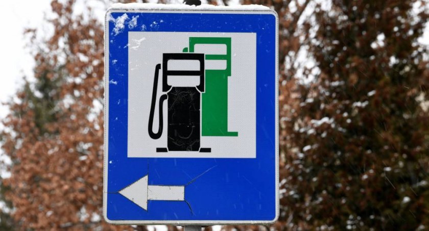 Obniżka cen paliw na stacjach. Jak bardzo ceny poszły w dół?