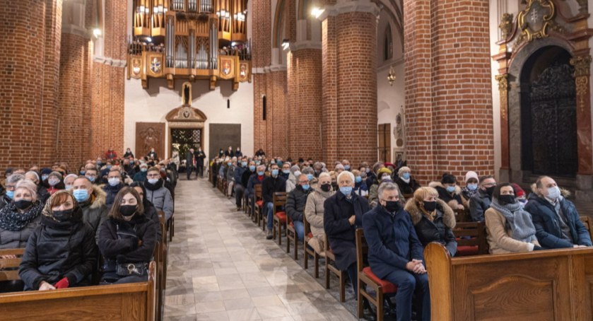 Sylwester już w piątek. Jest decyzja biskupów w sprawie dyspensy