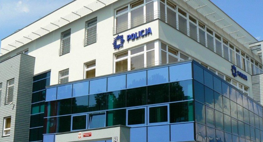 Bez prawa jazdy przyjechał autem na przesłuchanie