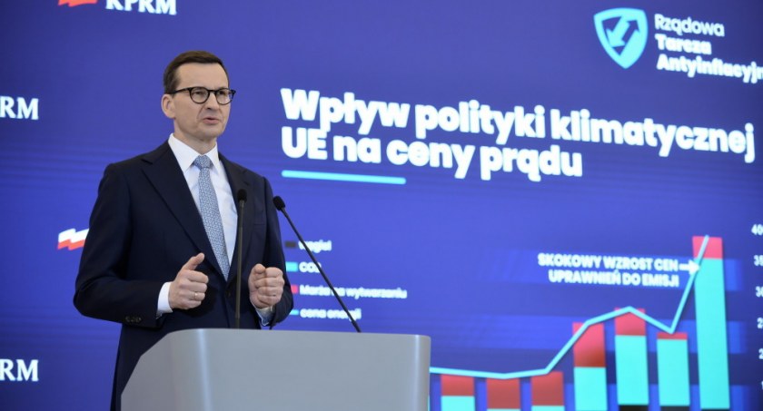 Tarcza antyinflacyjna. Będzie obniżka VAT na żywność, nawozy i paliwa