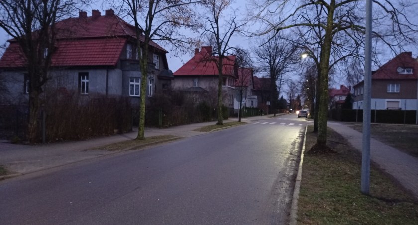 Wypadek na skrzyżowaniu ul. Mestwina i Klasztornej. Policja szuka świadków