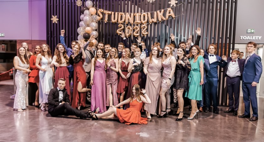 Szalona zabawa studniówkowa w I LO w Szczecinku