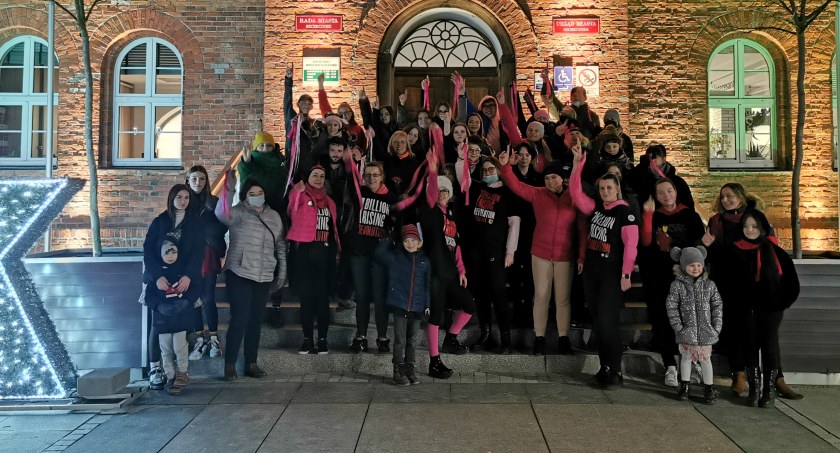 W Szczecinku tańcem zaprotestowali przeciw przemocy wobec kobiet i dziewcząt