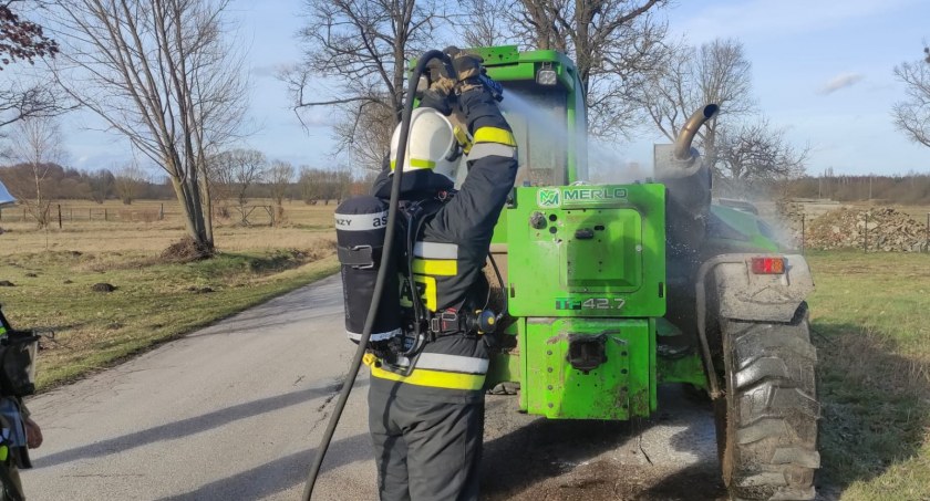 Płonęły kominy i ładowarka. Szczecineccy strażacy w akcji