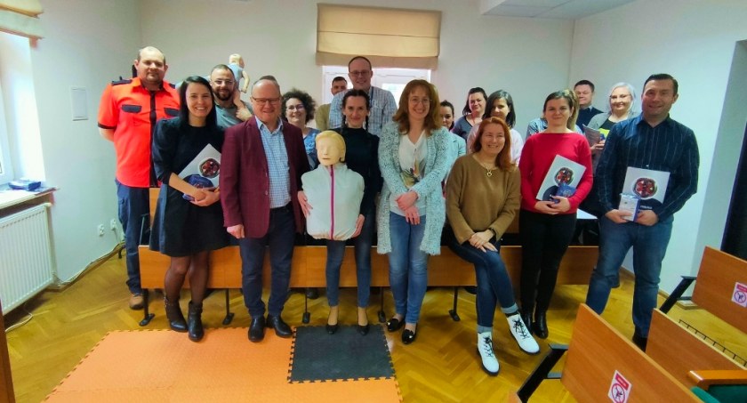 Pracownicy starostwa przeszkoleni z pierwszej pomocy