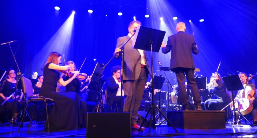 Muzyka jest kobietą. Orkiestra Szkoły Muzycznej zagrała dla pań