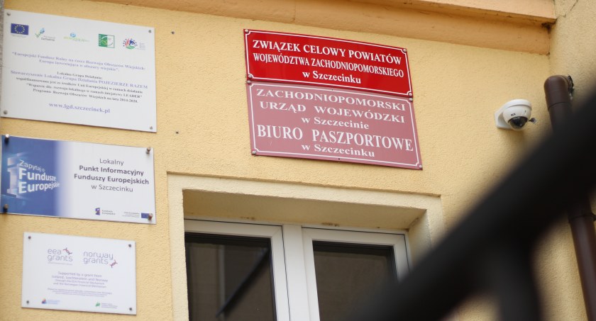 Paszport? Zapisy dopiero na czerwiec. [aktualizacja] W kolejce biorą górę emocje