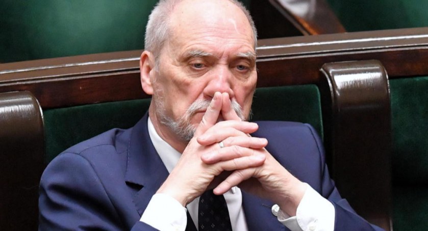 Macierewicz: przyczyną techniczną katastrofy pod Smoleńskiem były przynajmniej dwie eksplozje