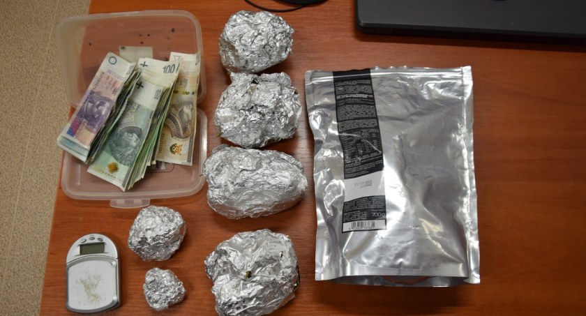 Wpadł dealer narkotyków i jego klient