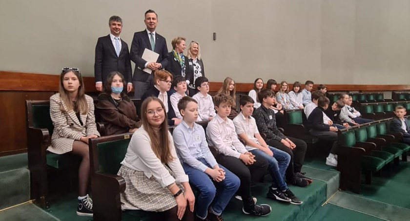 Jak wygląda praca posła? Radosław Lubczyk zaprosił uczniów „Społecznej” do Sejmu