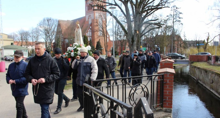 Męski różaniec po raz kolejny w Szczecinku. „Mamy zadanie bronić świętości naszych rodzin i bliskich”  