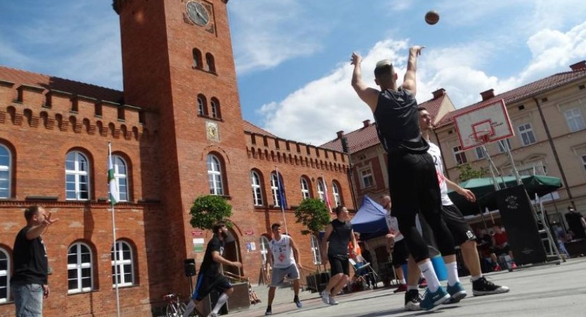 Festiwal Koszykówki Ulicznej przed ratuszem. Ruszyły zapisy