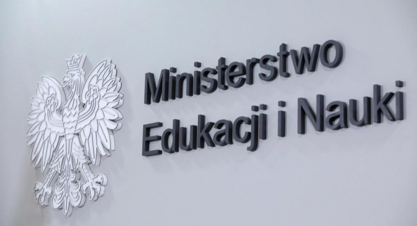 Podwyżki dla nauczycieli wchodzą w życie. Za niskie?