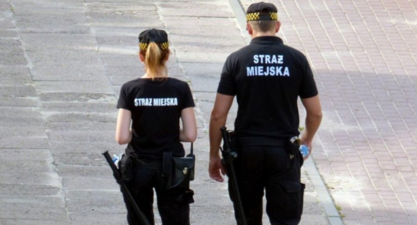 Strażnik miejski, ratownik, wychowawca, kelner. Są nowe oferty pracy w Szczecinku [вакансії в щецинці]