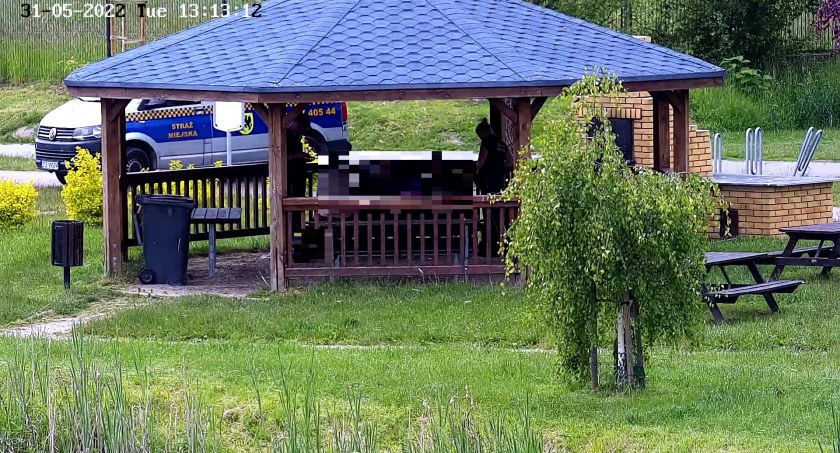 Strażnicy znów dopadli pijącą młodzież