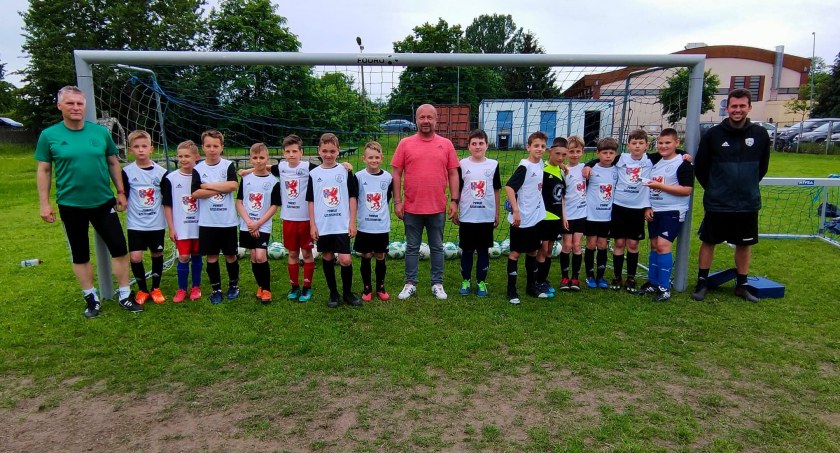 Powiat po raz kolejny ufundował stroje dla zawodników AP Szczecinek