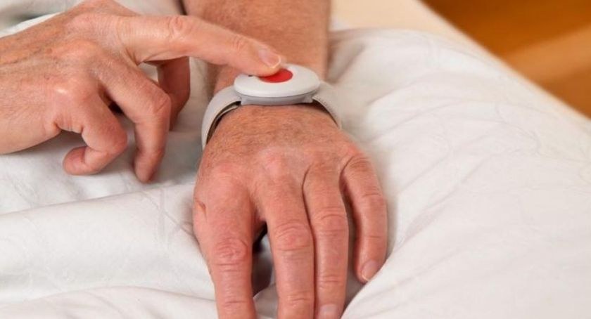 Opaski bezpieczeństwa dla seniorów. Duża ilość trafi do Gminy Szczecinek