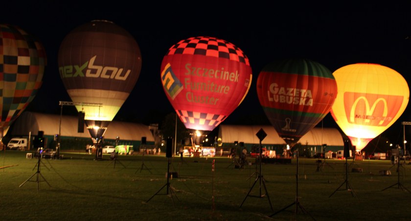 Nocny koncert balonów i pokaz laserów. Było widowiskowo!