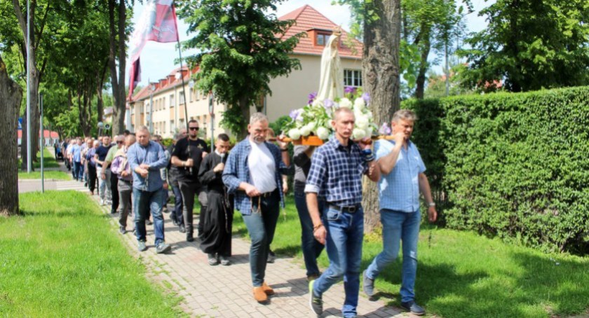 „Męski różaniec” dla chłopaków, narzeczonych i mężów. „Odwagi”