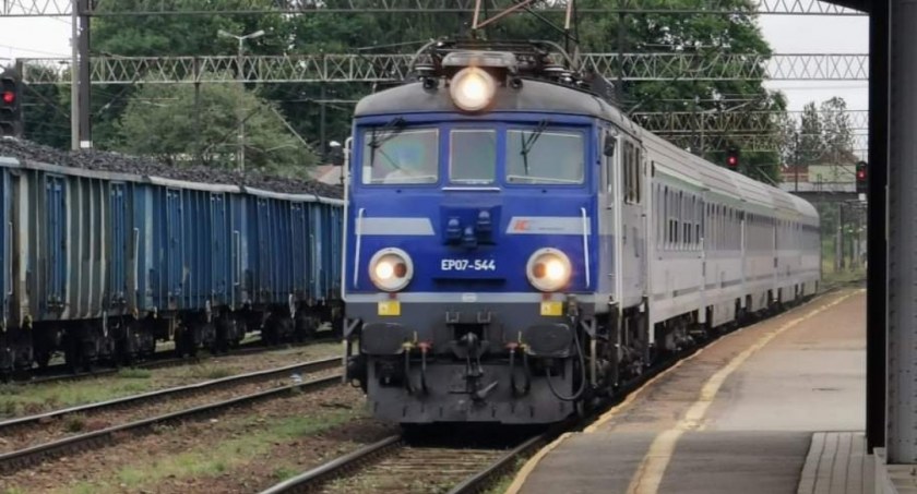 Wstrzymany ruch pociągów w Szczecinku. Nawet 110 minut opóźnienia
