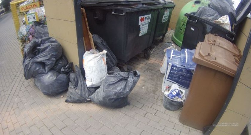 Podrzucił odpady budowlane. Został ukarany